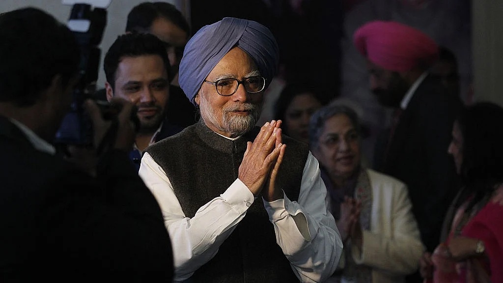 यह तस्वीर 9 जनवरी 2015 की है, जब डॉ मनमोहन सिंह दिल्ली में ग्लोबल पंजाबी सोसायटी द्वारा आयोजित एक कार्यक्रम में शामिल हुए थे (फोटो - Getty Images)