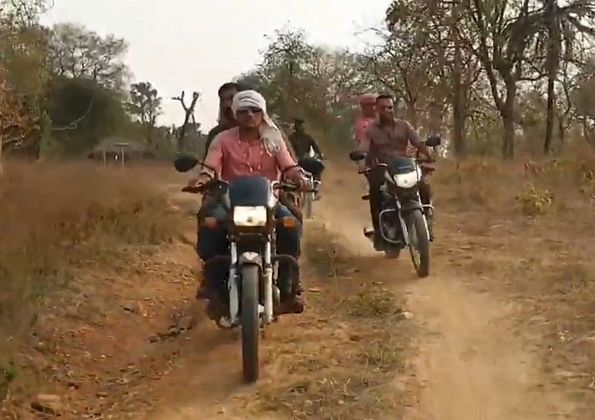 पत्रकार मुकेश चंद्राकर नक्सलियों के कब्‍जे से जवान को लाए थे सुरक्षित वापस, जानिए कैसे कराया था रिहा