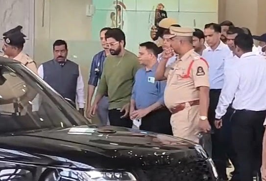 संध्या थिएटर भगदड़: अल्लू अर्जुन ने अस्पताल में की घायल बच्चे से मुलाकात, एक महिला की हुई थी मौत