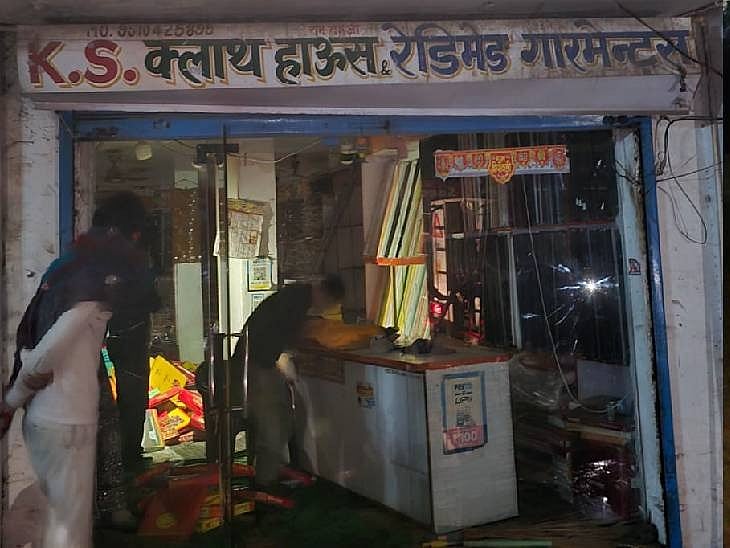 नोएडा में कपड़े की दुकान में आग, पत्नी की जलकर मौत, पति को अस्पताल में कराया भर्ती