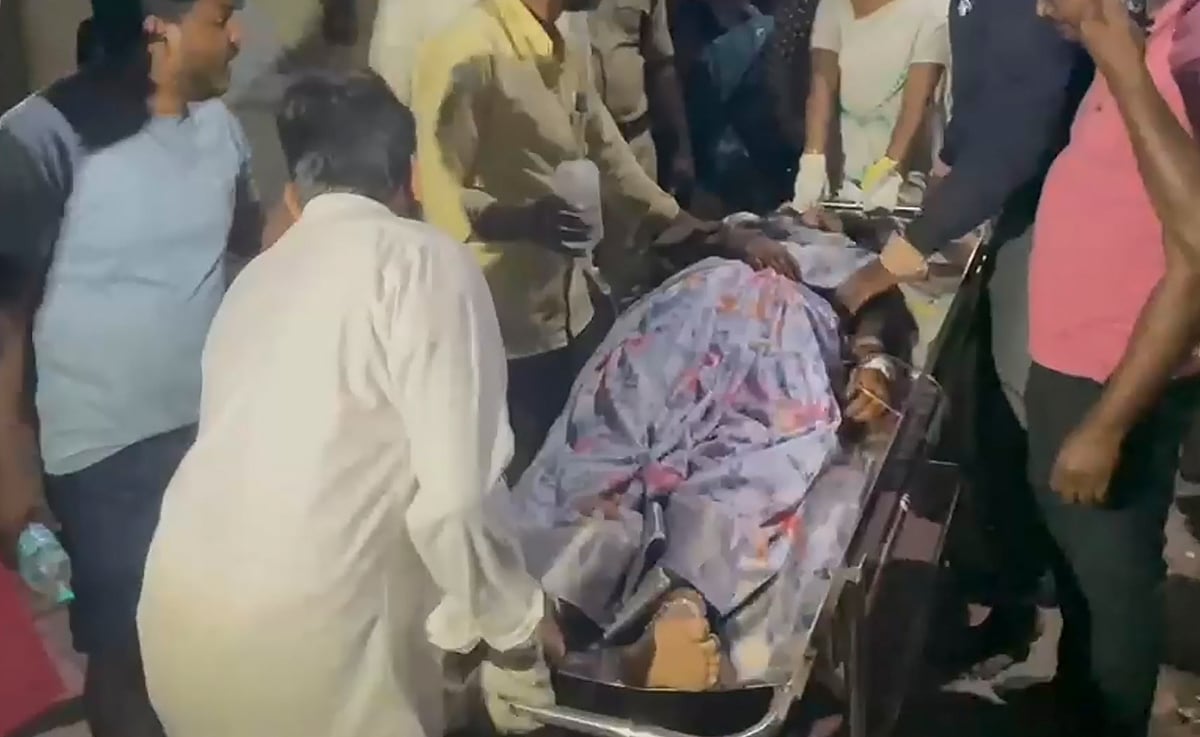 तिरुपति मंदिर के वैकुंठ द्वार दर्शनम का टिकट पाने की होड़ में भगदड़, 6 श्रद्धालुओं की मौत, 25 घायल