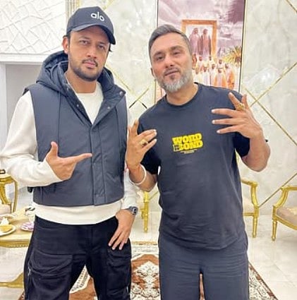 सिनेजीवन: जॉनी डेप के नाम पर जालसाजी और हनी सिंह ने की आतिफ असलम से मुलाकात, "बॉर्डरलेस ब्रदर" दिया नाम