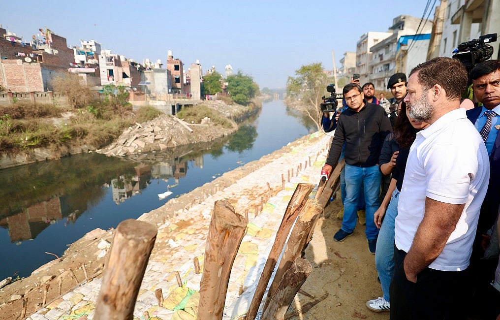 राहुल गांधी ने रिठाला से खोली केजरीवाल की पोल, गंदगी दिखाकर कहा- ये है पेरिस वाली दिल्ली!