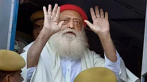 आसाराम अंतरिम जमानत पर रिहा, जोधपुर आश्रम लौटे, भक्तों से मिलने पर कोर्ट ने लगाई है रोक