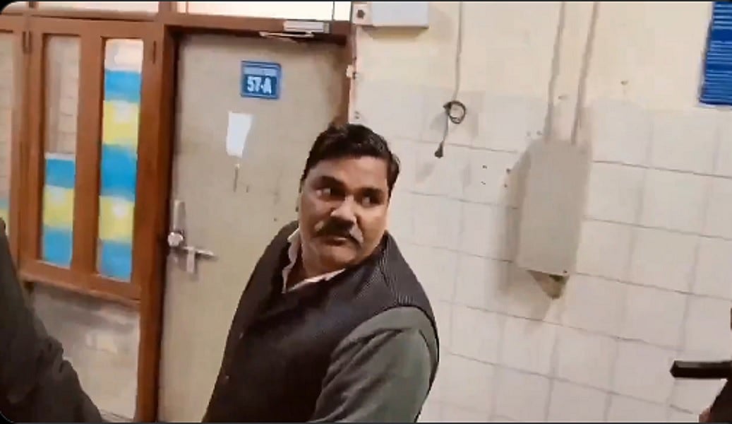 दिल्ली चुनावः कोर्ट ने ताहिर हुसैन को पुलिस हिरासत में प्रचार करने की अनुमति दी, हर रात जेल वापस लौटना होगा