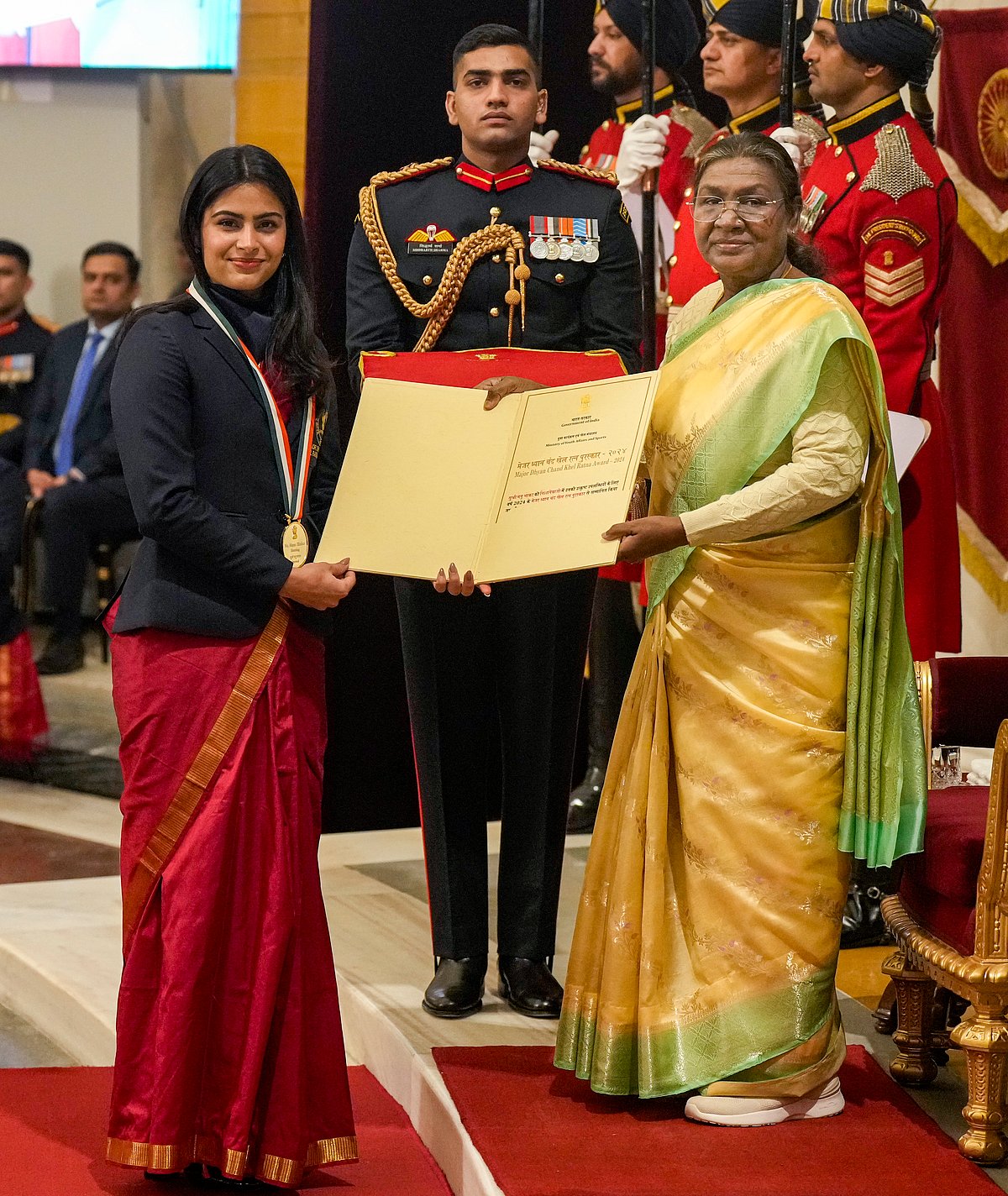 राष्‍ट्रपति द्रौपदी मुर्मु ने खिलाड़ियों को राष्‍ट्रीय खेल पुरस्‍कार किए प्रदान, पैरा एथलीट रहे आकर्षण के केंद्र