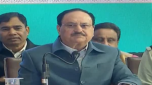 दिल्ली चुनाव: BJP ने महिलाओं को हर महीने 2500 रुपये, सिलेंडर पर 500 की सब्सिडी समेत किए कई बड़े वादे किए
