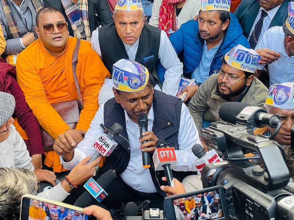 दिल्लीः उदित राज ने बौद्ध भिक्षुओं, पादरियों के वेतन के लिए किया प्रदर्शन, केजरीवाल को बताया घोर दलित विरोधी