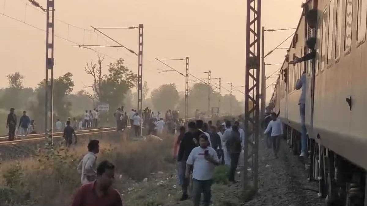 जलगांव ट्रेन हादसे में मृतकों की संख्या बढ़कर 13 हुई, अफवाह, चेन पुलिंग और फिर...पढ़िए हादसे के पीछे की पूरी कहानी