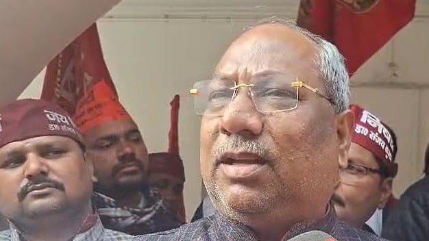 संजय निषाद महंत राजू दास की टिप्पणी पर भड़के