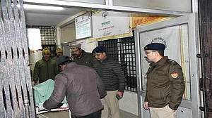 उत्तर प्रदेश: मेरठ में पुलिस ने 5 लोगों की हत्या के मुख्य आरोपी को मुठभेड़ में किया ढेर