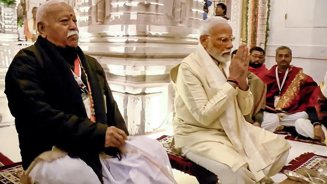 आरएसएस प्रमुख मोहन भागवत और प्रधानमंत्री नरेंद्र मोदी राम मंदिर के उद्घाटन के मौके पर 