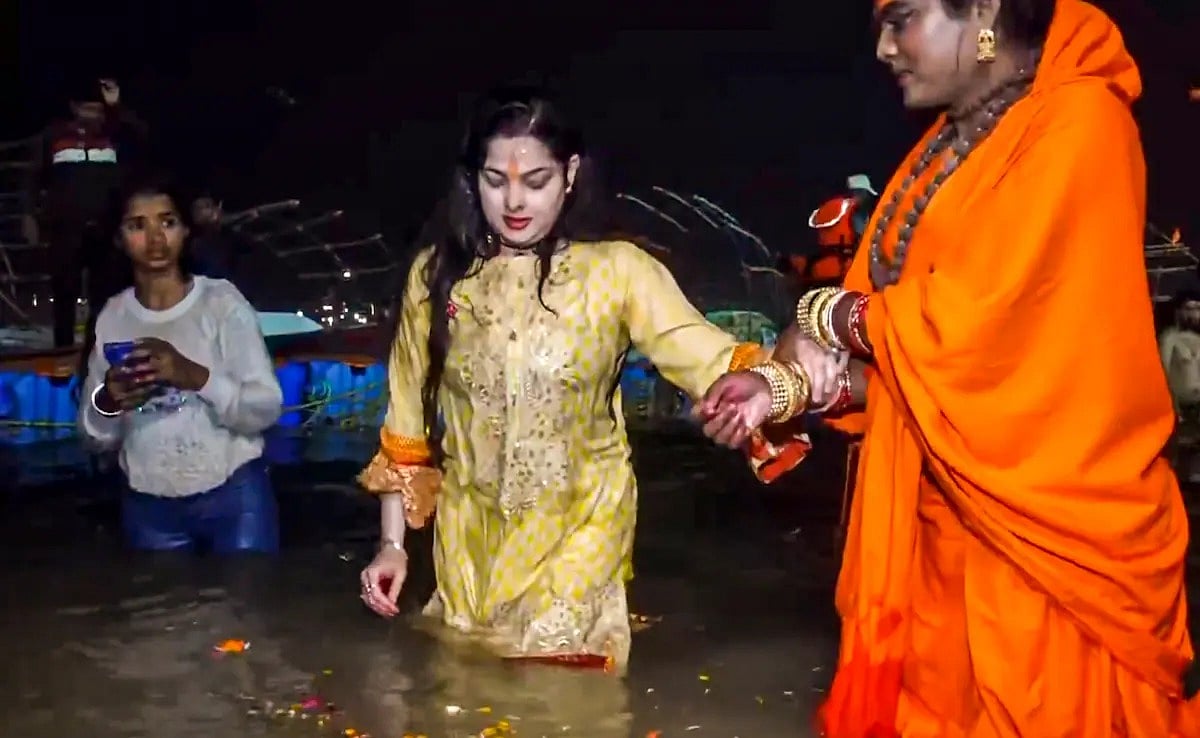 सिनेजीवन: महामंडलेश्वर बनीं ममता कुलकर्णी फिल्मों में करेंगी वापसी? और अल्लू अर्जुन ने पद्म पुरस्कार विजेताओं को दी बधाई