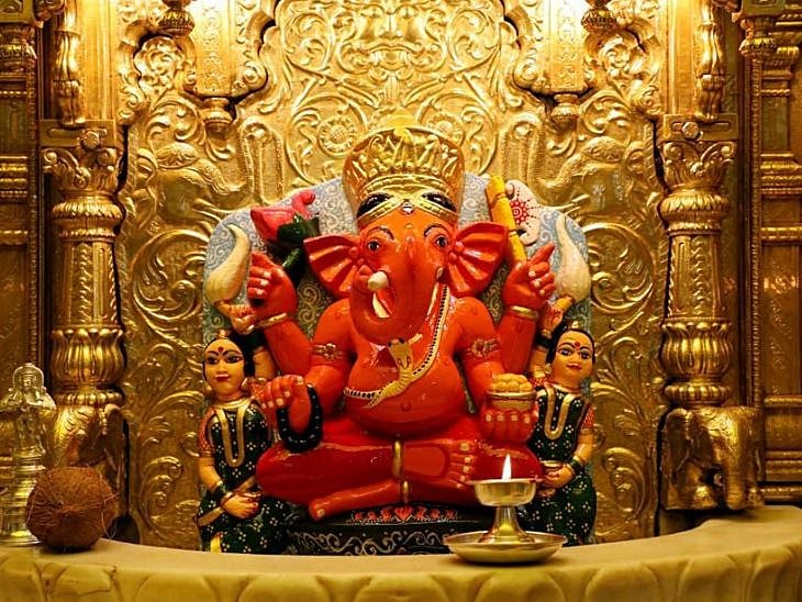 मुंबई: सिद्धिविनायक मंदिर में लागू हुआ ड्रेस कोड, स्कर्ट, कटे-फटे कपड़े पहनकर मंदिर में नहीं मिलेगा प्रवेश 