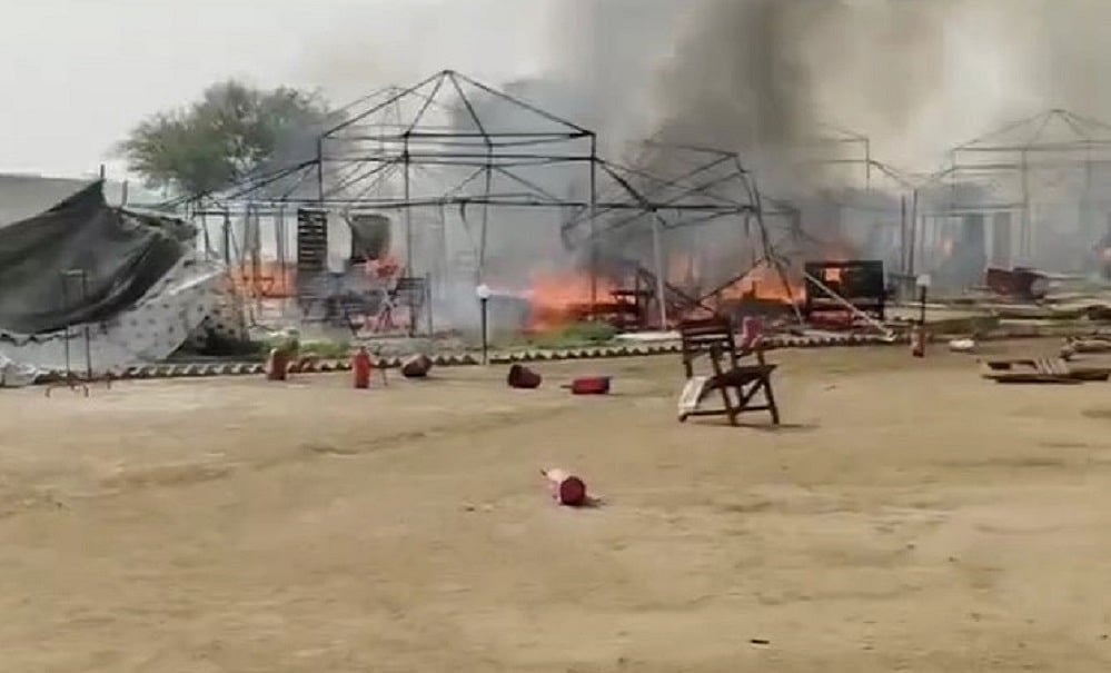 प्रयागराज महाकुंभ में फिर लगी आग, सेक्टर-22 में 15 से ज्यादा टेंट जलकर खाक, कोई जनहानि नहीं