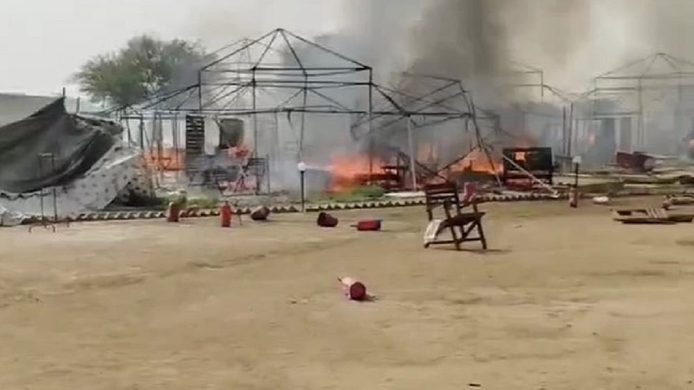प्रयागराज महाकुंभ में फिर लगी आग, सेक्टर-22 में 15 से ज्यादा टेंट जलकर खाक, कोई जनहानि नहीं