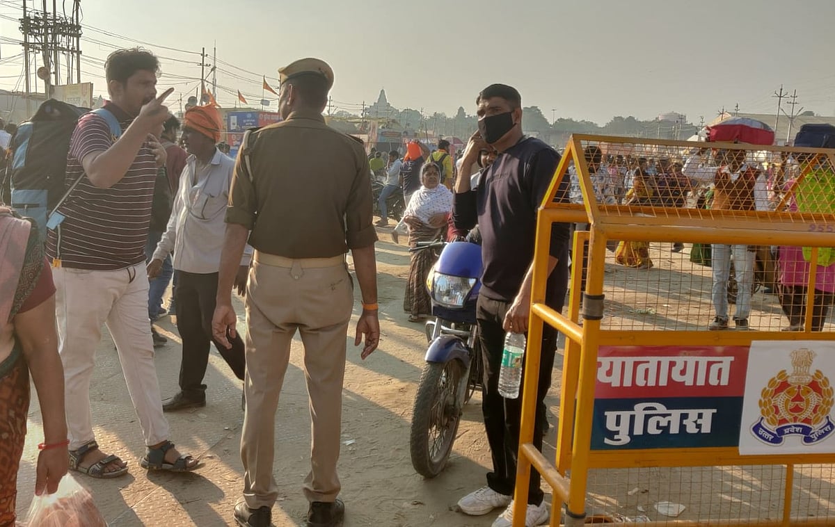 ग्राउंड रिपोर्ट: ये कैसा 'दिव्य भव्य महाकुंभ'? दबी आवाज में लोगों के साथ-साथ पुलिसकर्मी भी पूछ रहा सवाल 