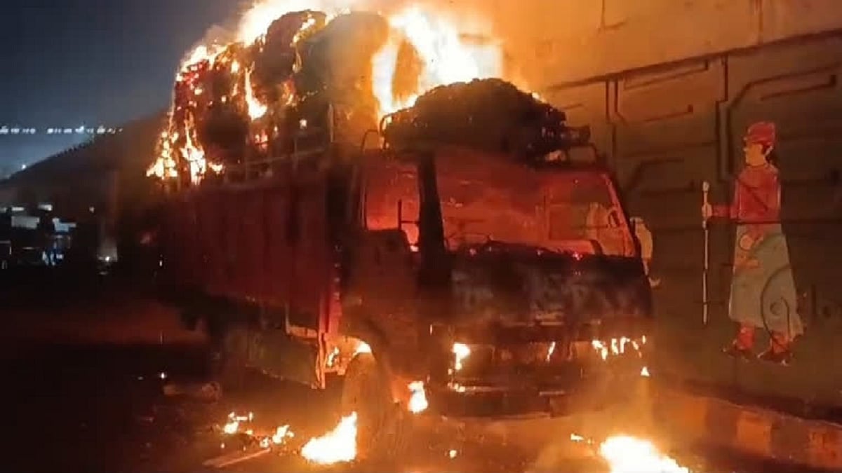 यूपी के गाजियाबाद में LPG सिलेंडर से भरे ट्रक में लगी भीषण आग, दूर तक सुनाई दी धमाकों की आवाज