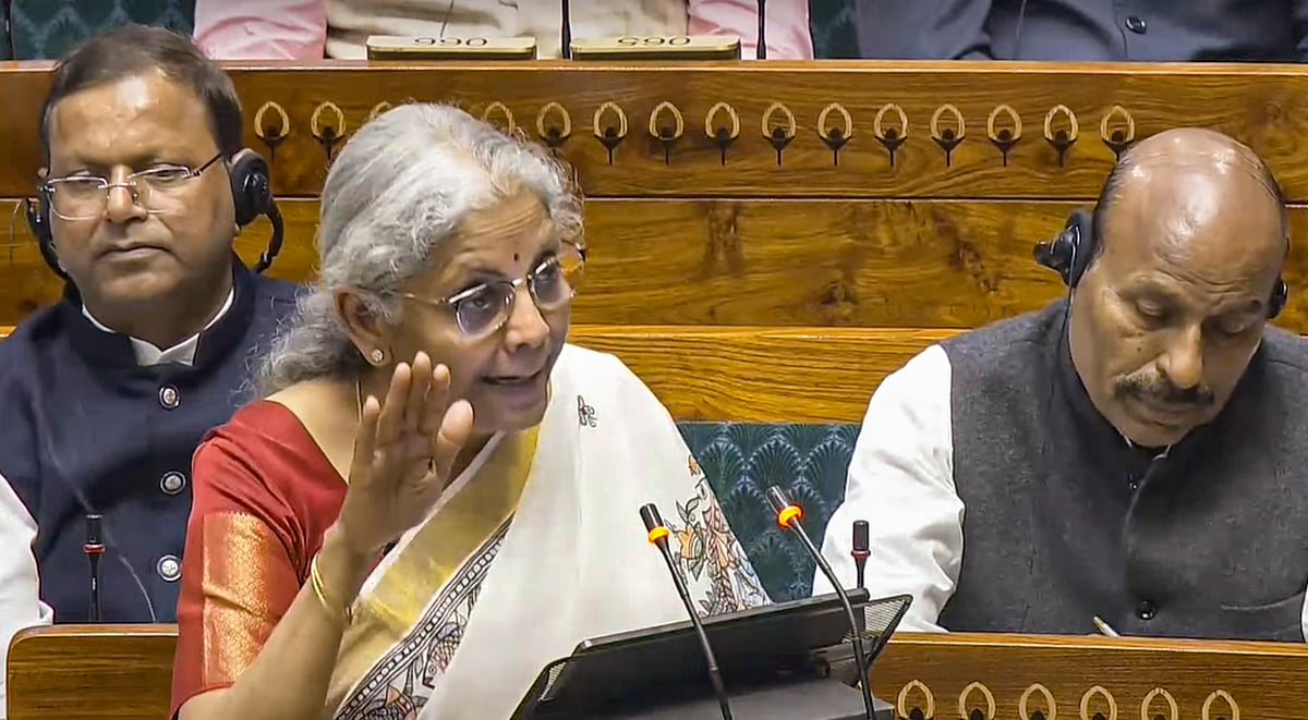 बजट 2025: कांग्रेस का वित्त मंत्री पर कटाक्ष, कहा- इतने इंजन हैं कि बजट पूरी तरह पटरी से ही उतर गया