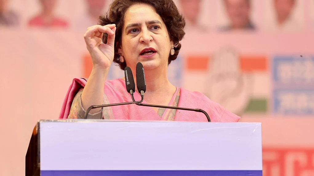 प्रियंका गांधी ने यूपी में स्कूलों के विलय पर उठाया सवाल, कहा- आदेश शिक्षा के अधिकार और वंचित तबकों के खिलाफ