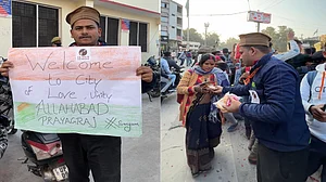 ग्राउंड रिपोर्ट: 'इंसान गलत हो सकता है, धर्म या मजहब नहीं', अहमद नवाज़ बोले- ऊपर वाले ने कुंभ को खुद हमारे पास भेजा