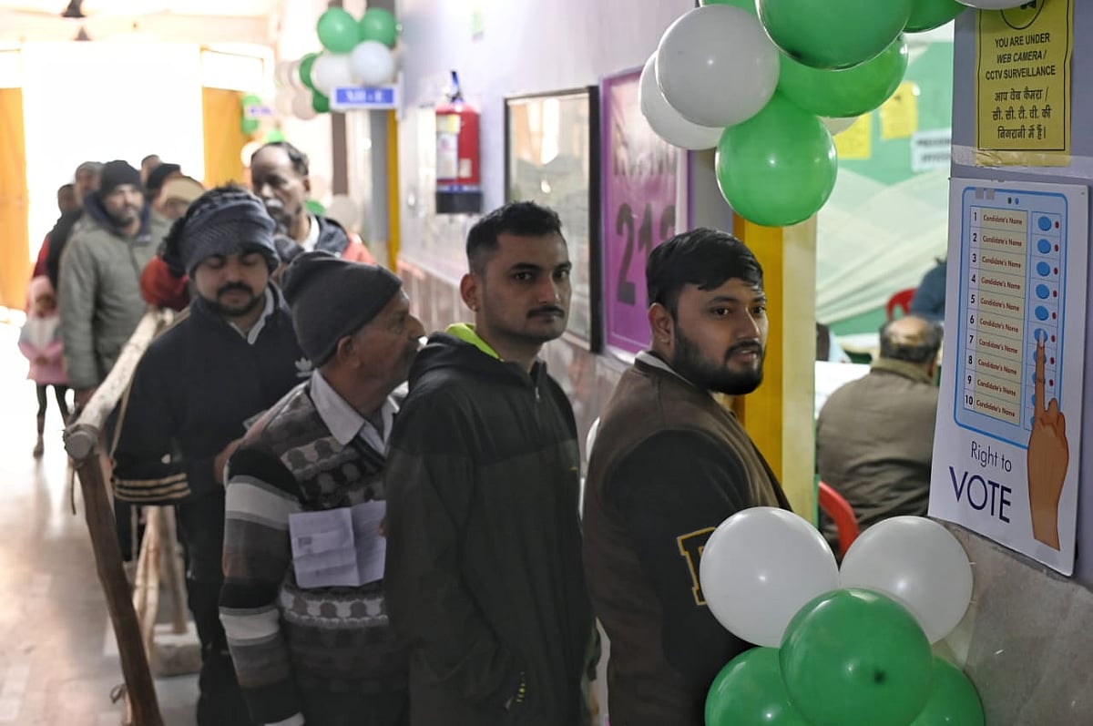 दिल्ली विधानसभा चुनाव: इन मुद्दों पर फर्स्ट टाइम वोटर कर रहे मतदान, किसी ने कहा बदलाव तो किसी की नौकरी की बात