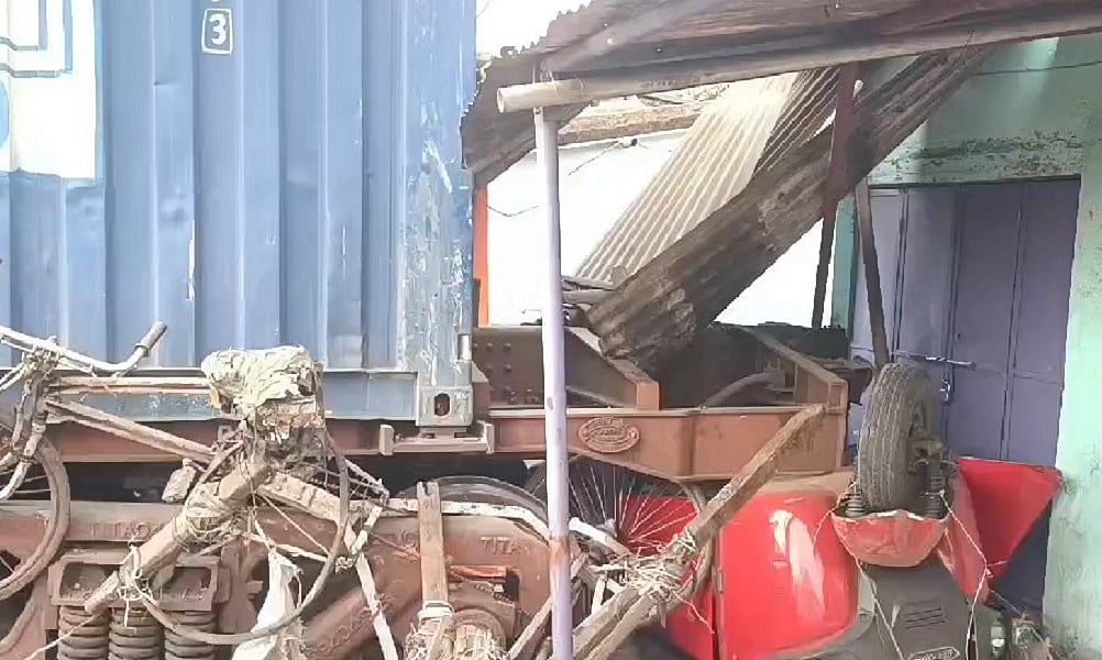 ओडिशाः राउरकेला में पटरी से उतरी मालगाड़ी, बस्ती में घुसी बोगियां, कई गाड़ियां क्षतिग्रस्त, कोई जनहानि नहीं