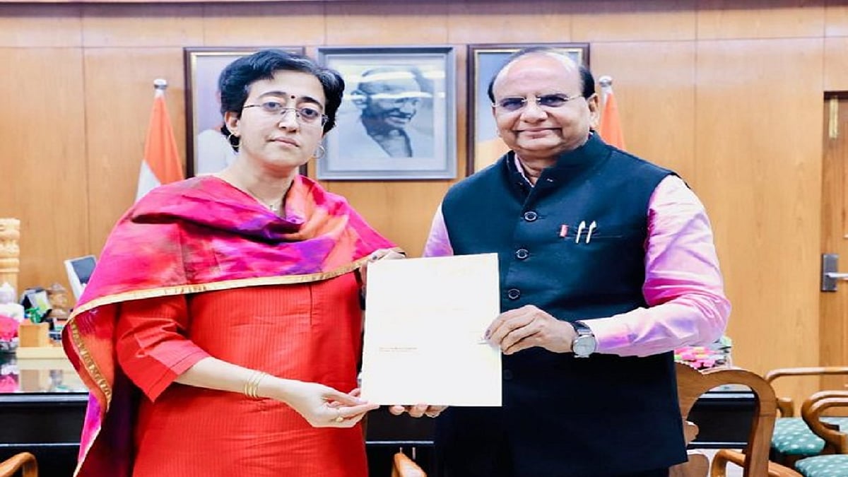 दिल्ली की CM आतिशी ने उपराज्यपाल वीके सक्सेना को सौंपा अपना इस्तीफा, विधानसभा को उपराज्यपाल ने किया भंग