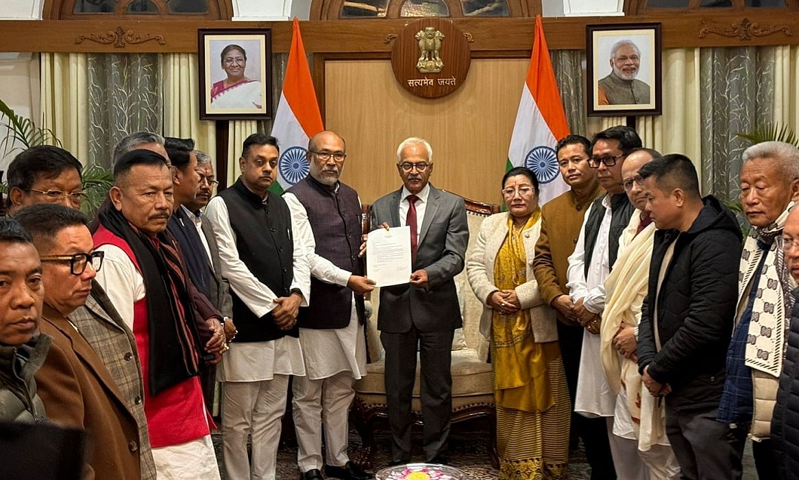 मणिपुर के सीएम बीरेन सिंह ने दिया इस्तीफा, कांग्रेस बोली- सबकुछ बर्बाद हो जाने के बाद...