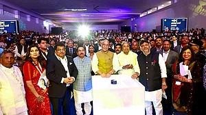 अर्थजगतः कर्नाटक निवेशक सम्मेलन का भव्य उद्घाटन और सोने की कीमत रिकॉर्ड 86,360 रुपये प्रति 10 ग्राम पहुंची