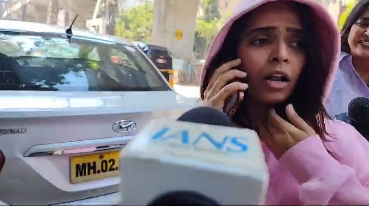 अश्लील जोक्स मामला: इन्फ्लुएंसर अपूर्वा मुखीजा  पुलिस स्टेशन पहुंची, दर्ज कराया बयान
