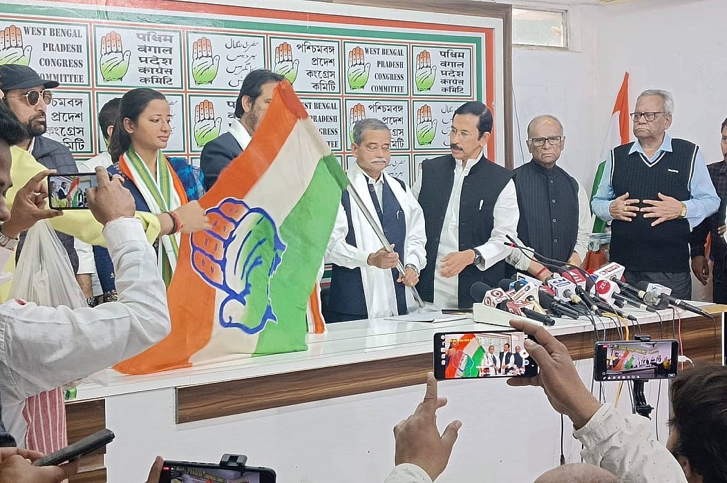 पश्चिम बंगालः टीएमसी को बड़ा झटका, पूर्व राष्ट्रपति के बेटे अभिजीत मुखर्जी ने कांग्रेस में की वापसी