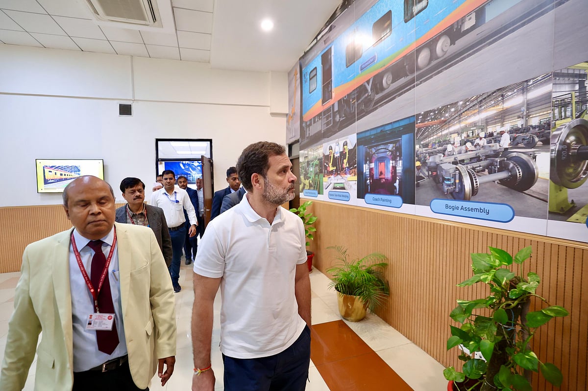 राहुल गांधी ने रायबरेली में रेल कोच फैक्ट्री का किया निरीक्षण, बोले- बीजेपी सरकार रोजगार देने में पूरी तरह से फेल