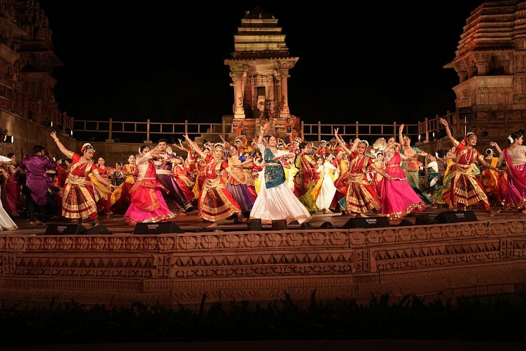 सबसे लंबे समय तक शास्त्रीय नृत्य करने का रिकॉर्ड गिनीज बुक में दर्ज, नृत्य 24 घंटे, 9 मिनट और 26 सेकंड रहा जारी  