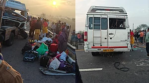यूपी के उन्नाव में आगरा-लखनऊ एक्सप्रेस वे पर भीषण सड़क हादसा, पिता और बेटा-बेटी की मौत