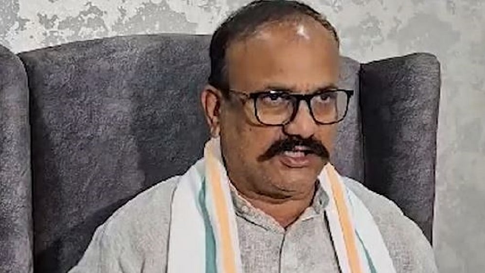 पुणे बस रेप कांड पर महाराष्ट्र कांग्रेस ने फडणवीस से मांगा इस्तीफा, कहा- बहनों को सुरक्षा देने में फेल साबित