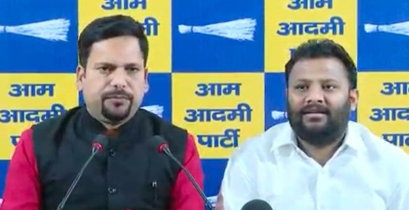 दिल्ली: CM कार्यालय से अंबेडकर और भगत सिंह की तस्वीरें हटाये जाने का मामला, आप ने कहा- प्रदर्शन जारी रहेगा