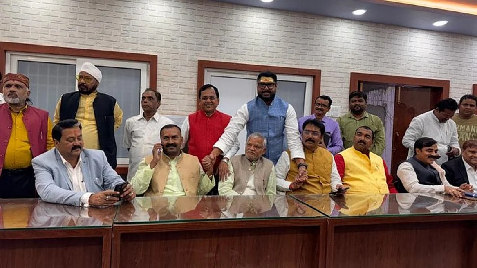 बिहार में चुनाव से पहले नीतीश मंत्रिमंडल का विस्तार, 7 मंत्रियों ने ली शपथ, सभी बीजेपी से