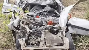 उत्तर प्रदेश के महोबा में भीषण सड़क हादसा, ट्रक और कार की टक्कर में 3 लोगों की दर्दनाक मौत