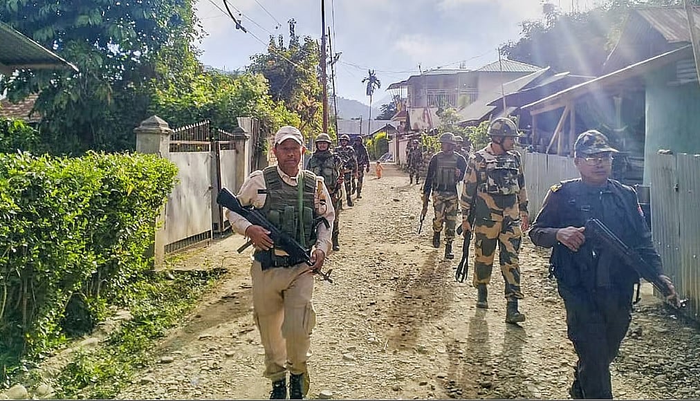 मणिपुर में हथियारों के साथ केसीपी के दो उग्रवादी गिरफ्तार, लोगों ने 20 और आग्नेयास्त्र पुलिस को सौंपे
