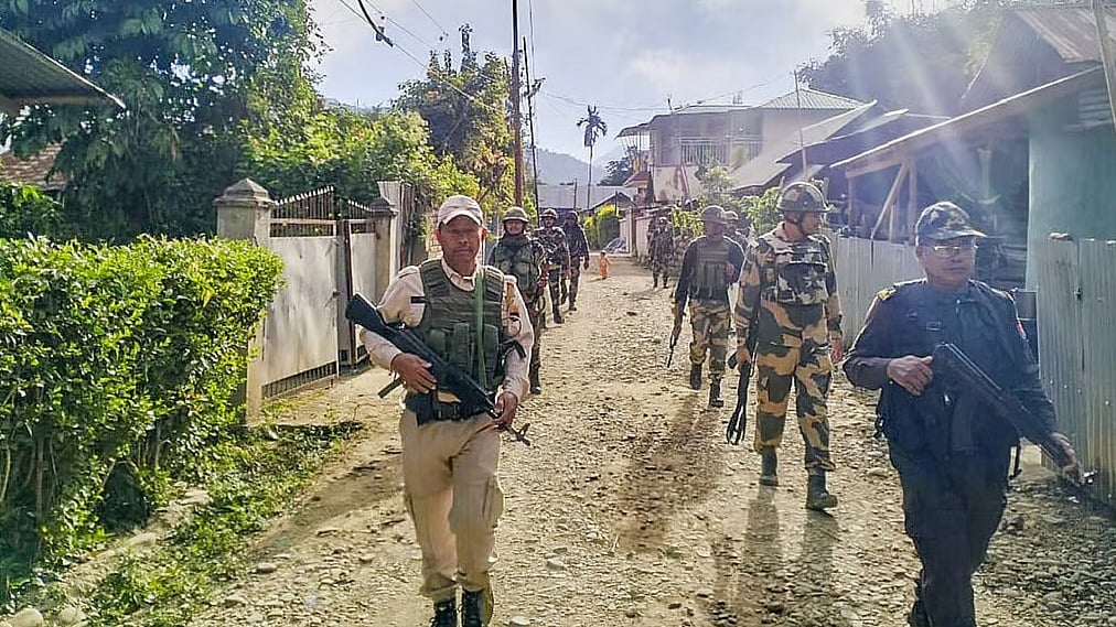 मणिपुर में हथियारों के साथ केसीपी के दो उग्रवादी गिरफ्तार, लोगों ने 20 और आग्नेयास्त्र पुलिस को सौंपे