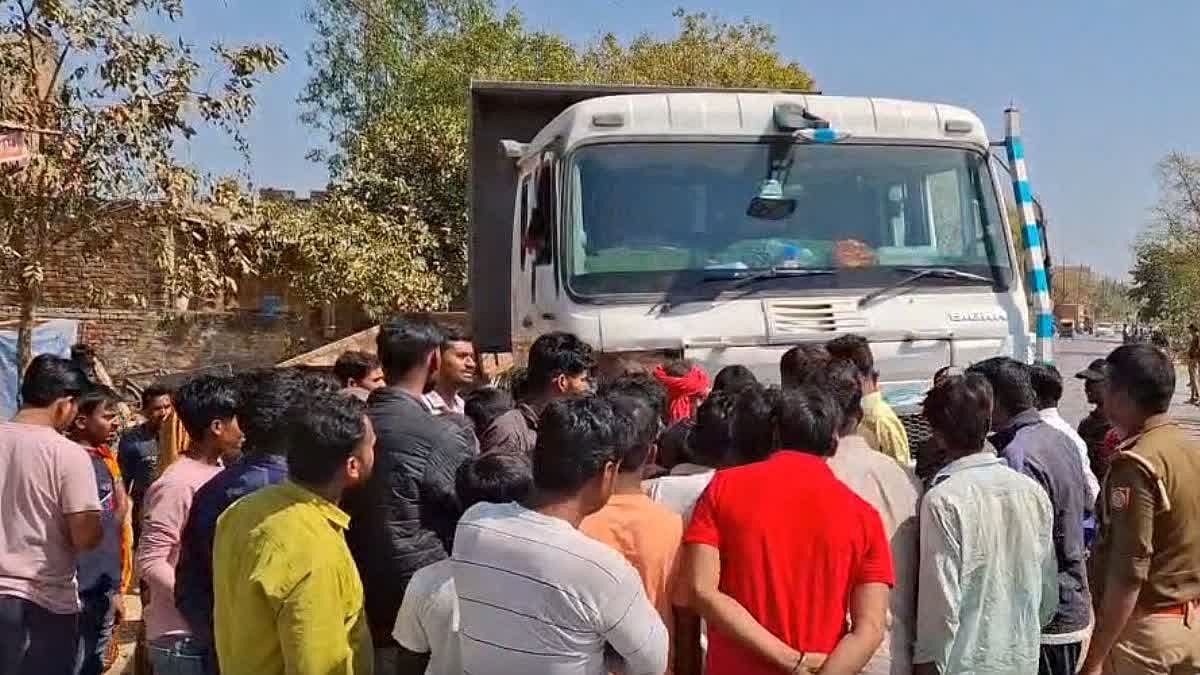 यूपी के रायबरेली में भीषण सड़क हादसा, ट्रक और ऑटो की टक्कर में 4 लोगों की मौत, 7 घायल