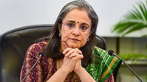 अडानी-हिंडनबर्ग मामला: लोकपाल ने पूर्व सेबी प्रमुख माधबी बुच को दे दी क्लीन चिट