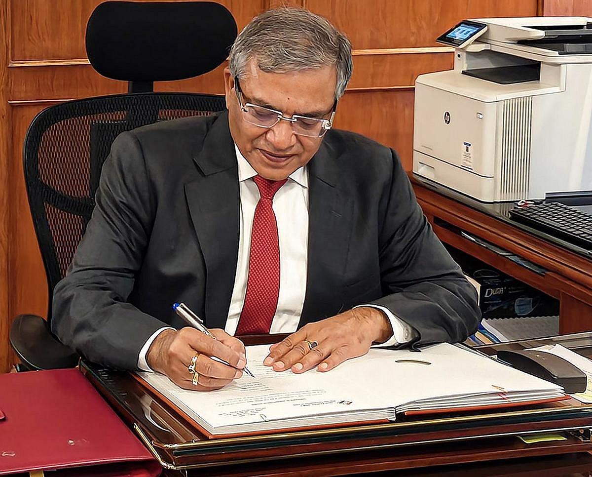 वोटर लिस्ट में हेरफेर के आरोपों के बीच चुनाव आयोग का निर्देश, राजनीतिक दलों के साथ बैठक करें राज्य चुनाव कार्यालय