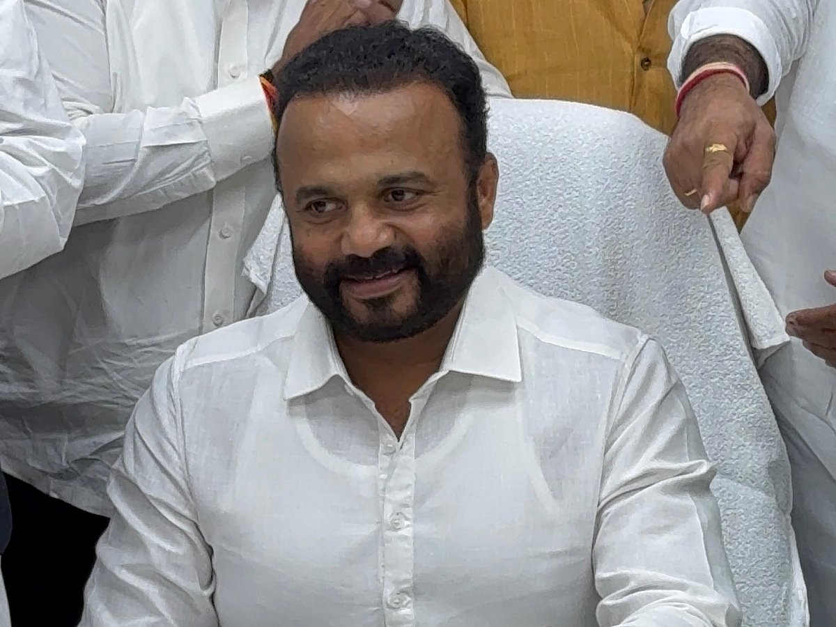 महाराष्ट्र: महिला को अश्लील फोटो भेजने के आरोपी मंत्री और BJP नेता जयकुमार से विपक्षी दलों ने मांगा इस्तीफा