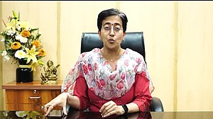 महिला दिवस पर दिल्ली की महिलाओं को 2500 रुपये मिलने का इंतजार, आतिशी ने पीएम मोदी से किया सवाल