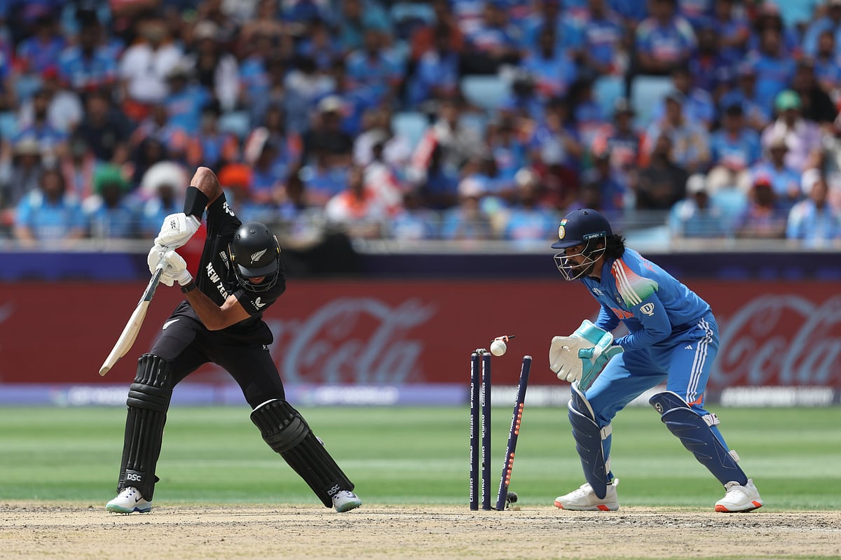Champions Trophy: चैंपियंस ट्रॉफी फाइनल में न्यूजीलैंड ने भारत के सामने रखा 252 रन का लक्ष्य