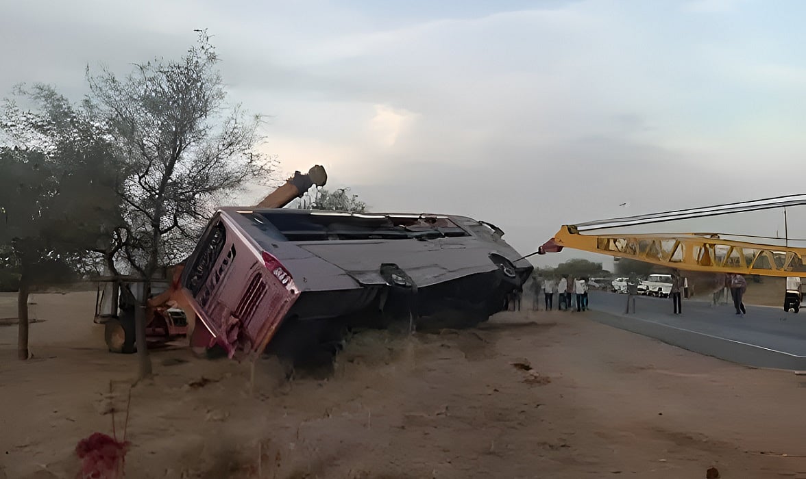 राजस्थान के नागौर में दो बड़े सड़क हादसे, बस पलटने से लॉ के 3 छात्रों की मौत, खींवसर में 4 की गई जान