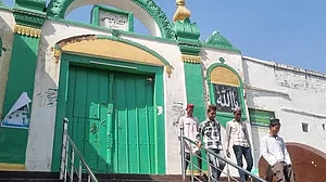 होली पर संभल के शाही जामा मस्जिद में जुम्मे की नमाज 2:30 बजे होगी, शांति की अपील