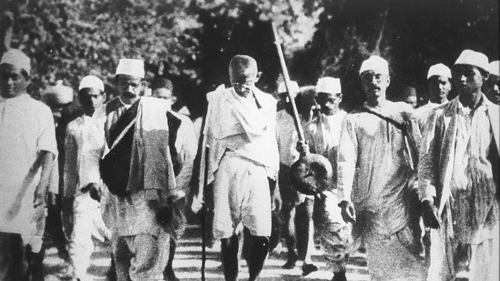 आज ही के दिन महात्मा गांधी ने शुरू किया था दांडी मार्च, ब्रिटिश सत्ता को दी थी कड़ी चुनौती
